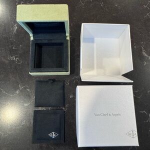 Van Cleef & Arpels Necklace Box (Empty)